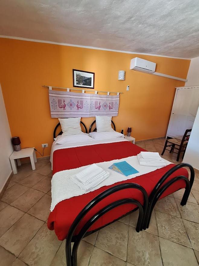 Bed&Breakfast Pira pinta Dorgali Bagian luar foto